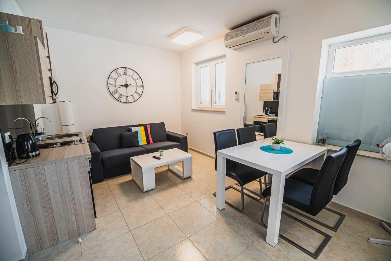 Downtown Park Apartments With Balcony Vodice Exteriör bild