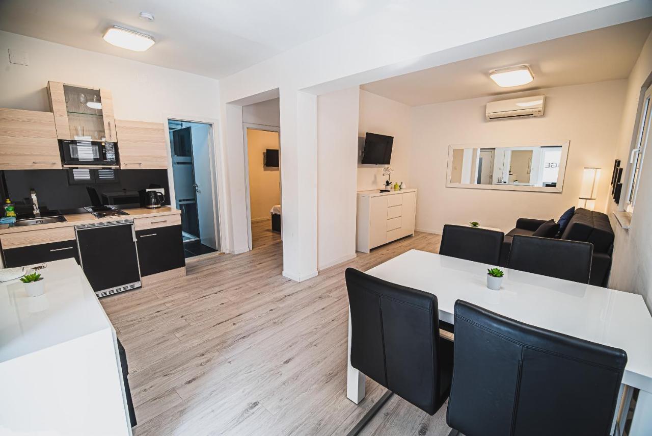 Downtown Park Apartments With Balcony Vodice Exteriör bild